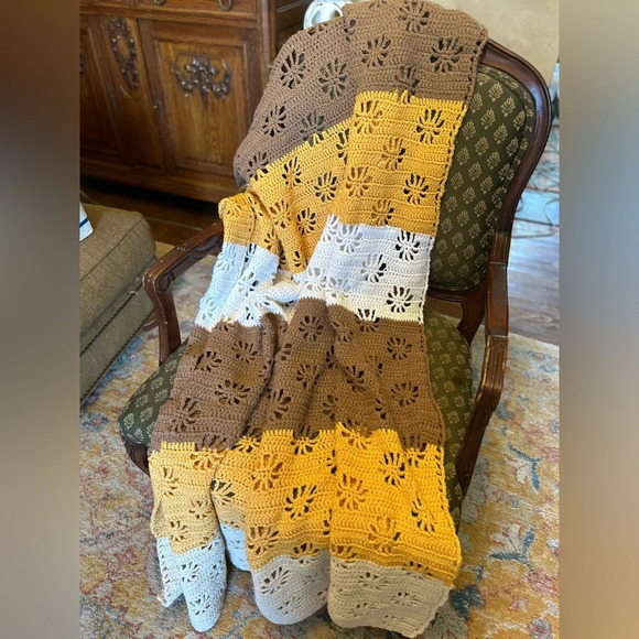 Vintage MCM Crochet Stripe Daisy Afghan Knit Blanket 55x71 - Picture 3 of 6